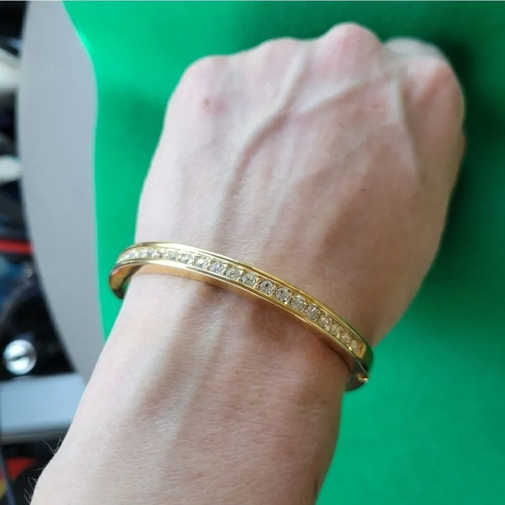 Roman vintage goldtone beautiful gold tone bracelet.